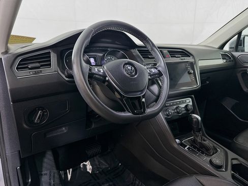 Used 2021 Volkswagen Tiguan SE image 9