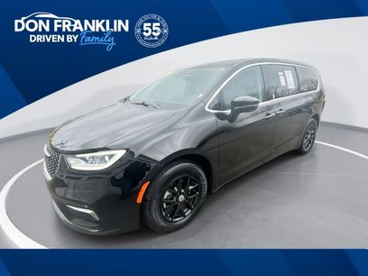 Used 2024 Chrysler Pacifica Touring-L