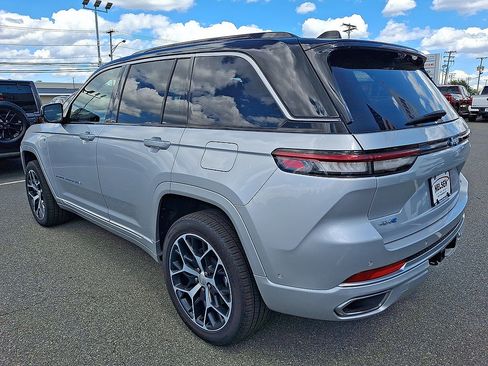 Used 2024 Jeep Grand Cherokee Summit AWD/4WD image 28