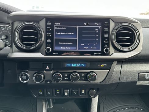 Used 2022 Toyota Tacoma TRD Off-Road w/ Technology Package image 30