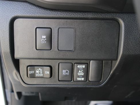 Used 2022 Toyota Tacoma SR5 w/ Trail Edition image 12