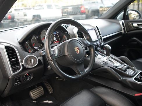 Used 2014 Porsche Cayenne S image 13