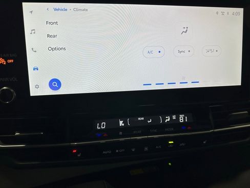 Used 2025 Toyota Sienna XSE image 31