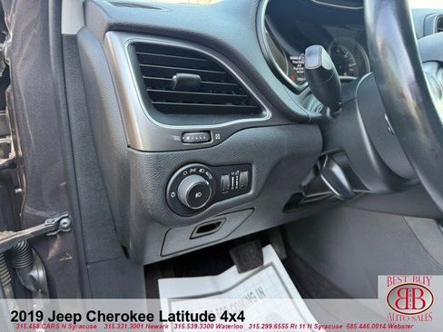 Used 2019 Jeep Cherokee Latitude Plus AWD/4WD image 31
