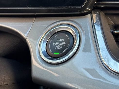 Used 2025 Chevrolet Trax LT w/ LT Convenience Package image 32