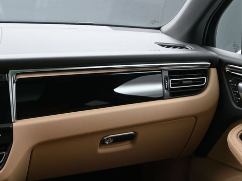 Certified 2023 Porsche Macan AWD/4WD image 22