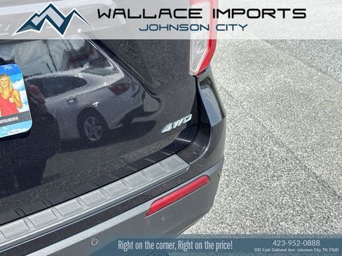 Used 2021 Ford Explorer XLT AWD/4WD image 11