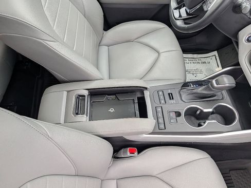 Used 2021 Toyota Highlander XLE image 25