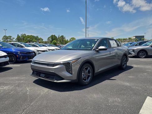 New 2026 Kia K4 FWD image 4