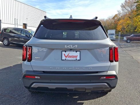 Used 2022 Kia Sorento S image 5