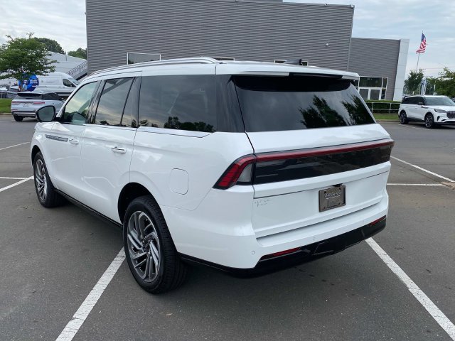 New 2026 Lincoln Navigator Reserve AWD/4WD image 28