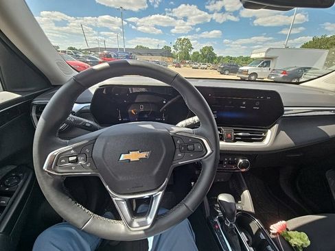Used 2024 Chevrolet TrailBlazer LT w/ Convenience Package FWD image 16