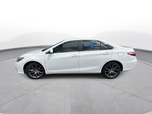 Used 2017 Toyota Camry XSE w/ Moonroof Package image 9
