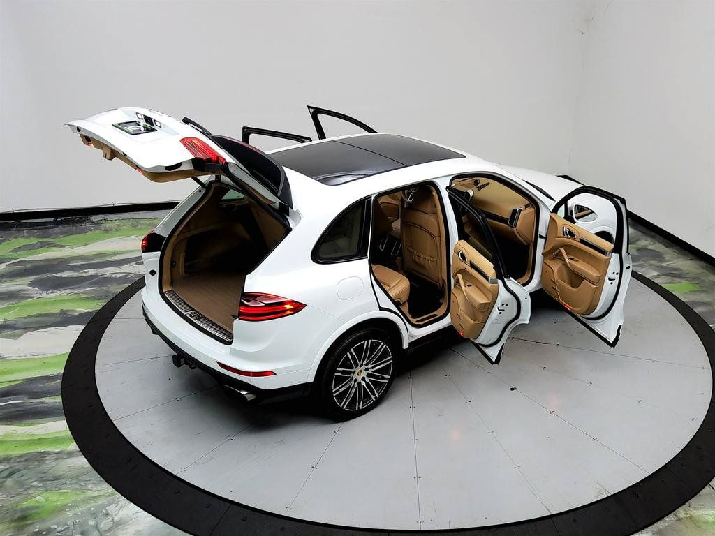 Used 2017 Porsche Cayenne Platinum Edition w/ Premium Package (PJV) AWD/4WD image 39