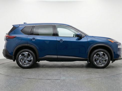 Used 2025 Nissan Rogue SV image 11
