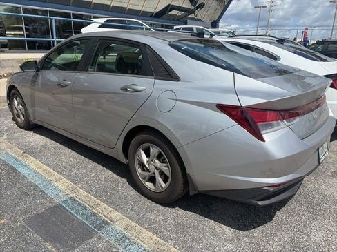 Used 2023 Hyundai Elantra SE FWD image 2