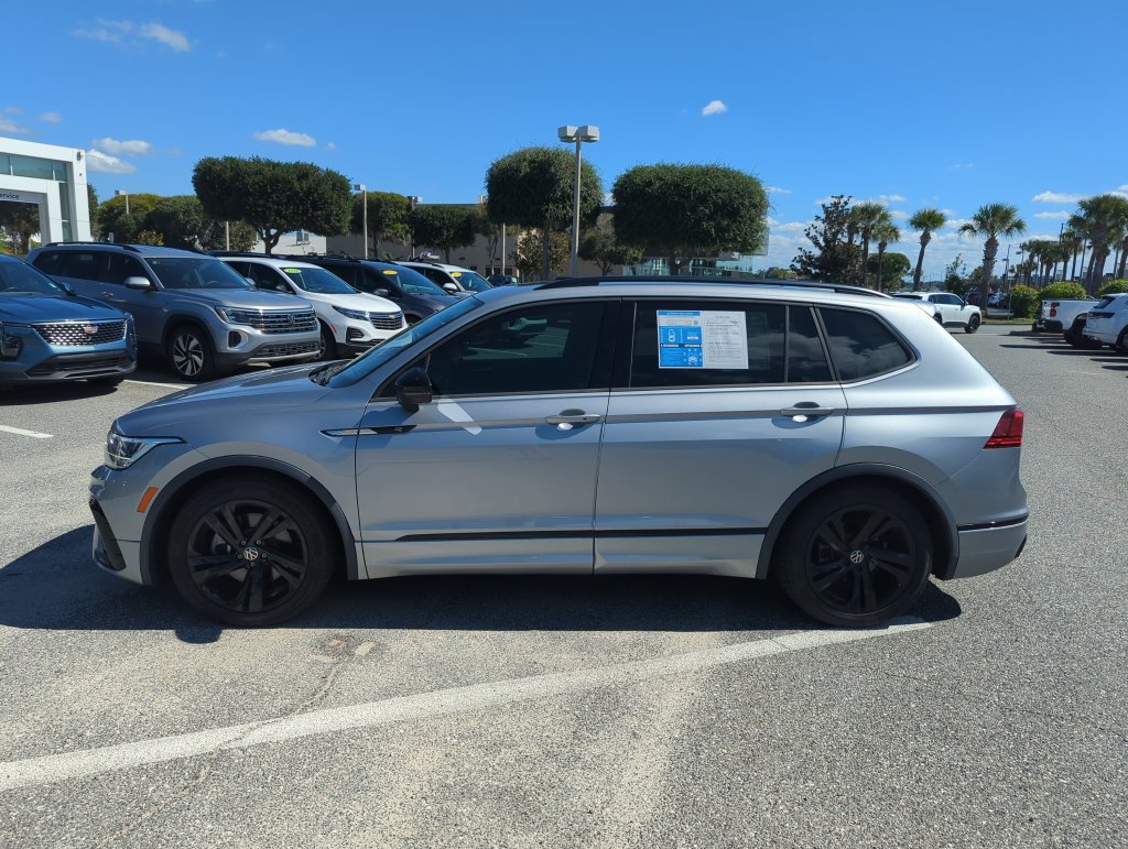 Used 2023 Volkswagen Tiguan SE R-Line FWD image 11