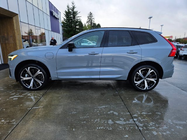 Used 2025 Volvo XC60 T8 Ultra w/ Protection Package Premier AWD/4WD image 8