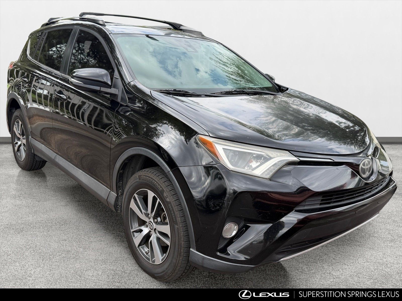 Used 2018 Toyota RAV4 XLE AWD/4WD image 2