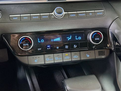 Used 2025 Hyundai Elantra SEL FWD image 24