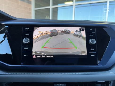 Used 2024 Volkswagen Taos SE w/ Panoramic Sunroof Package image 21