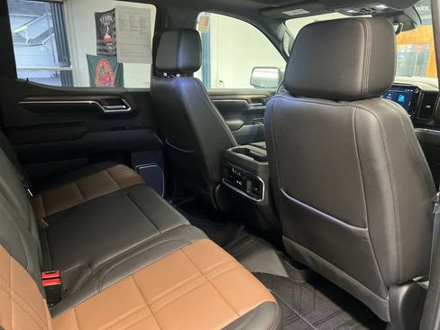 Used 2023 Chevrolet Silverado 1500 High Country w/ High Country Premium Package AWD/4WD image 48