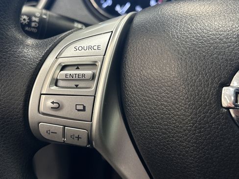 Used 2016 Nissan Rogue SV image 31