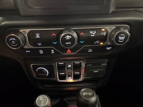 Used 2021 Jeep Wrangler Unlimited Sahara AWD/4WD image 22