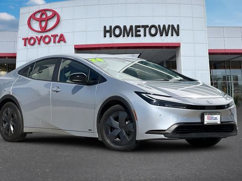 Used 2024 Toyota Prius LE image 2