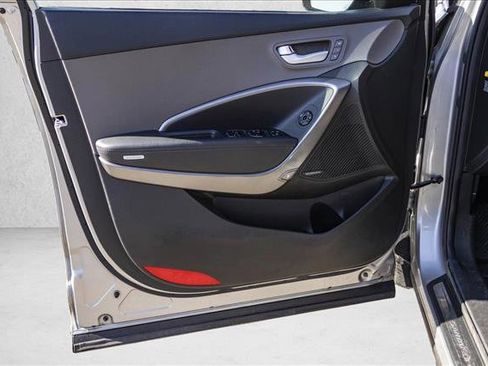 Used 2014 Hyundai Santa Fe GLS image 12