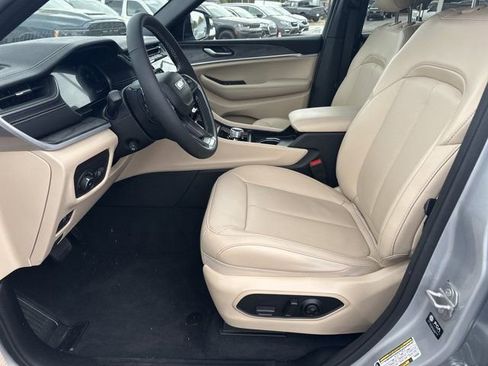 Used 2024 Jeep Grand Cherokee L Limited w/ Luxury Tech Group II image 10