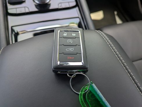Used 2024 Jeep Grand Cherokee Overland w/ Adv Protech Group III AWD/4WD image 32