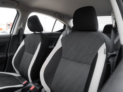 Used 2021 Nissan Versa SV image 21