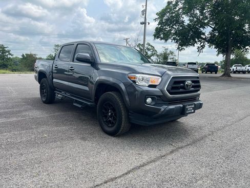 Used 2022 Toyota Tacoma SR5 RWD image 4