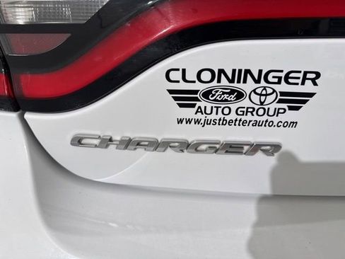 Used 2022 Dodge Charger SXT RWD image 9