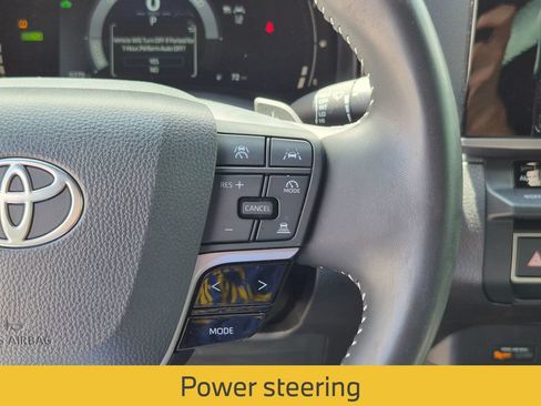 Used 2025 Toyota Camry SE FWD image 19