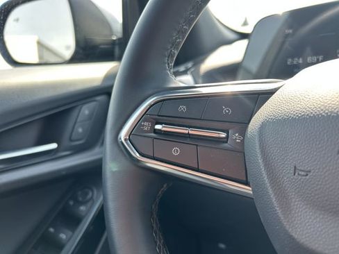 New 2026 Chevrolet Equinox LT w/ Convenience Package II FWD image 31