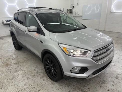 Used 2018 Ford Escape Titanium image 4