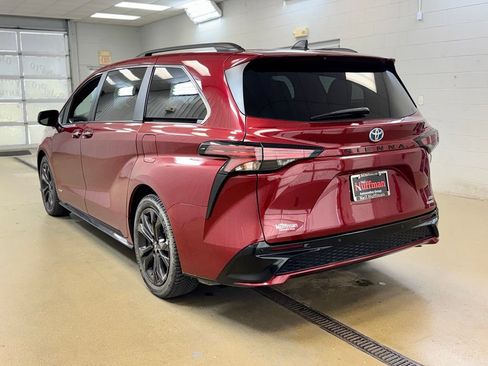 Used 2021 Toyota Sienna XSE FWD image 7