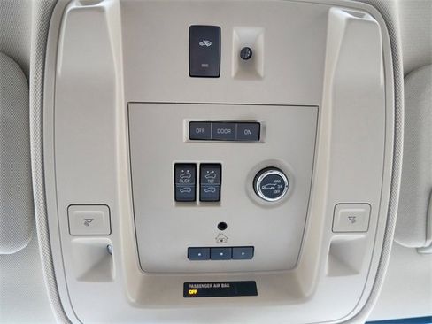 Used 2015 GMC Yukon Denali w/ Open Road Package image 24