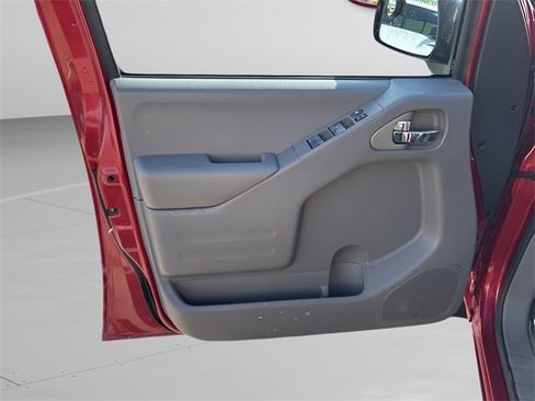 Used 2021 Nissan Frontier SV image 6