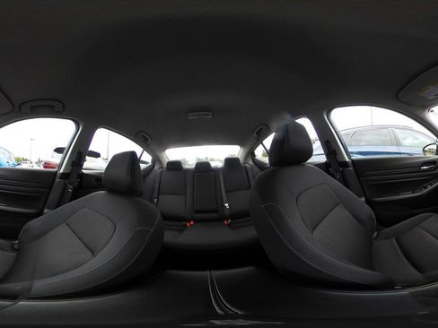 Used 2025 Nissan Altima 2.5 SV FWD image 42