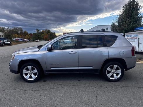 Used 2016 Jeep Compass Latitude image 2