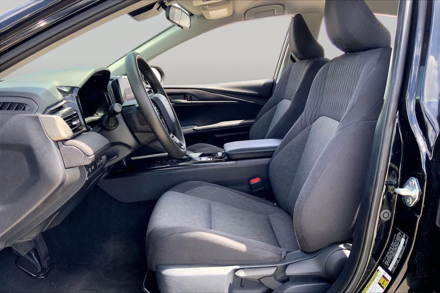 Used 2025 Toyota Camry LE FWD image 8