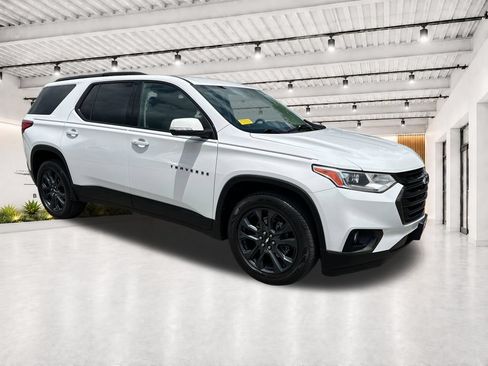 Used 2021 Chevrolet Traverse RS FWD image 1