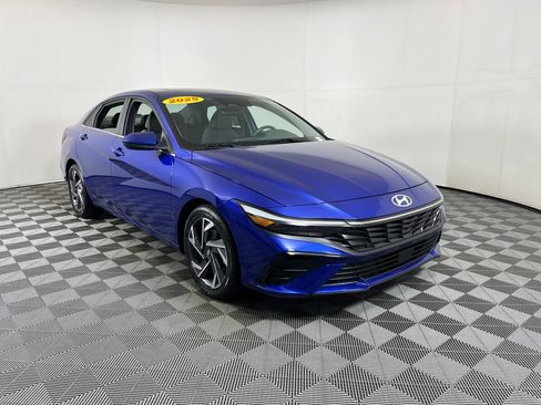Used 2025 Hyundai Elantra SEL FWD image 6