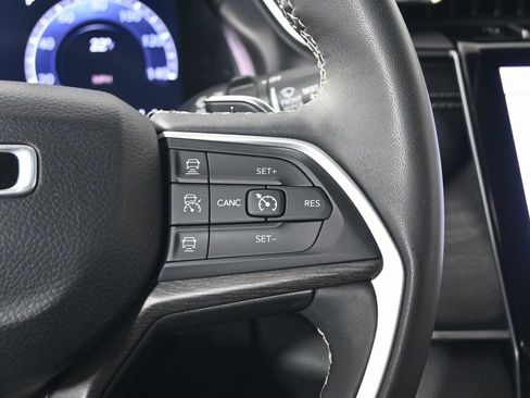 Used 2023 Jeep Grand Cherokee Limited image 36