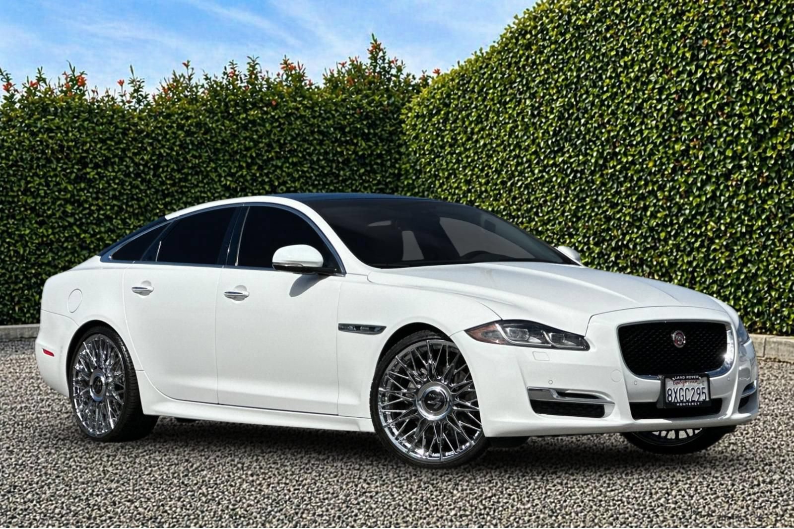 Used 2016 Jaguar XJ R-Sport RWD image 2