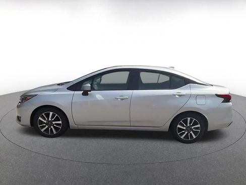 Used 2025 Nissan Versa SV FWD image 9