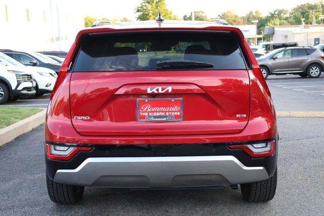 Used 2024 Kia Niro SX Touring FWD image 28